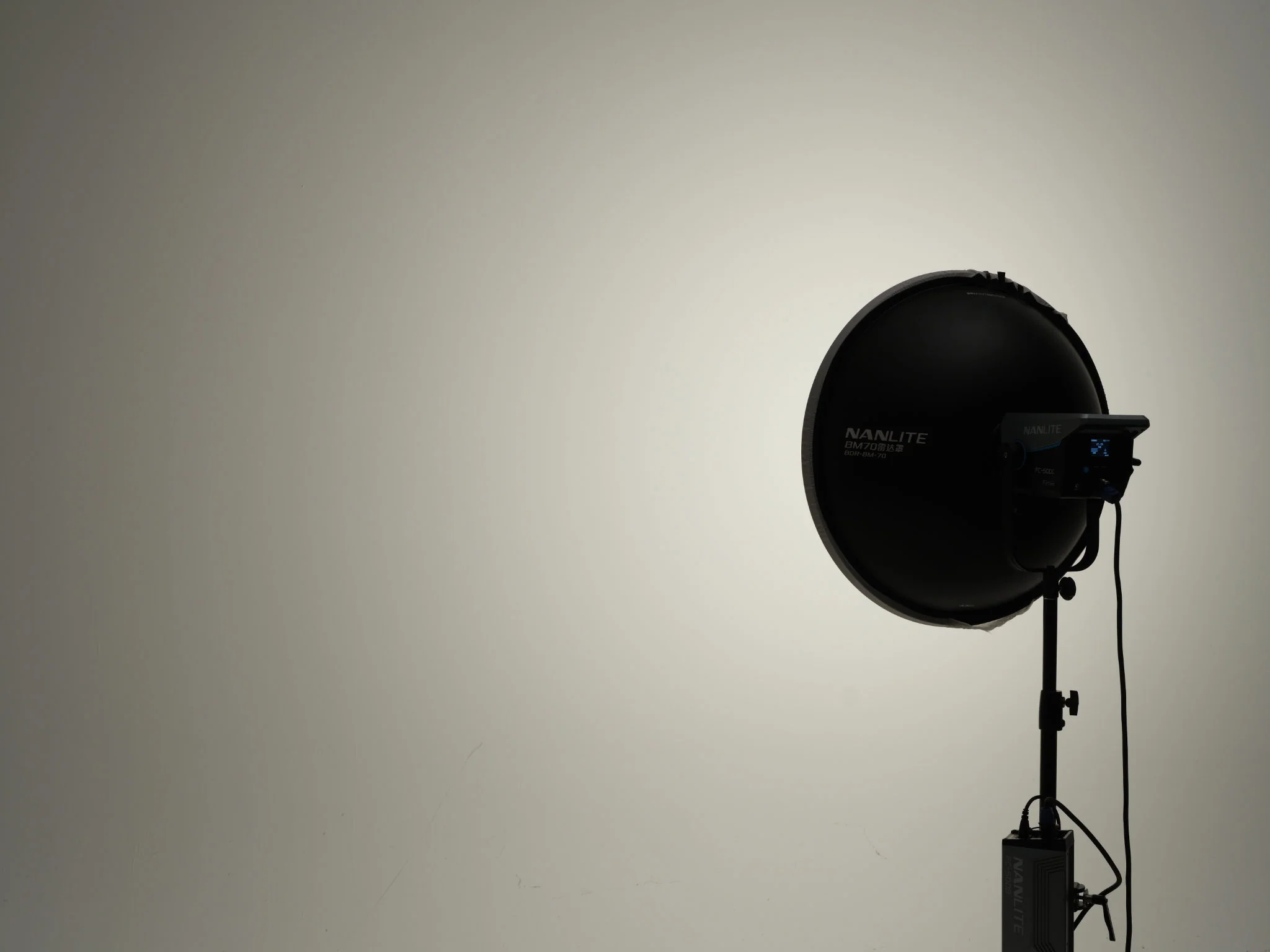 BM70 Beauty Dish Reflector Kit (28.2in) - Image 13