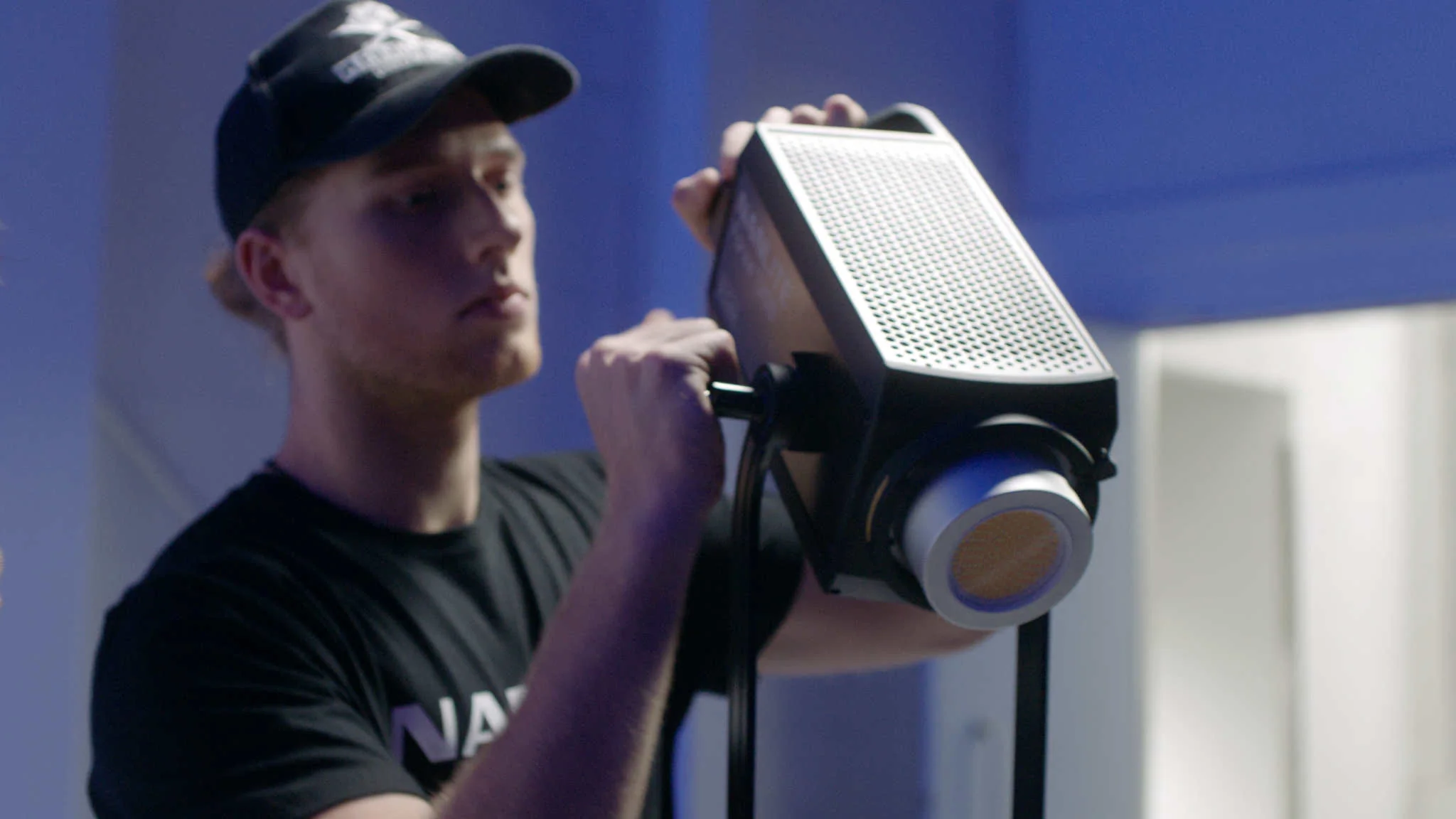Forza 720B Bi-Color LED Spotlight with Rolling Case - Image 9