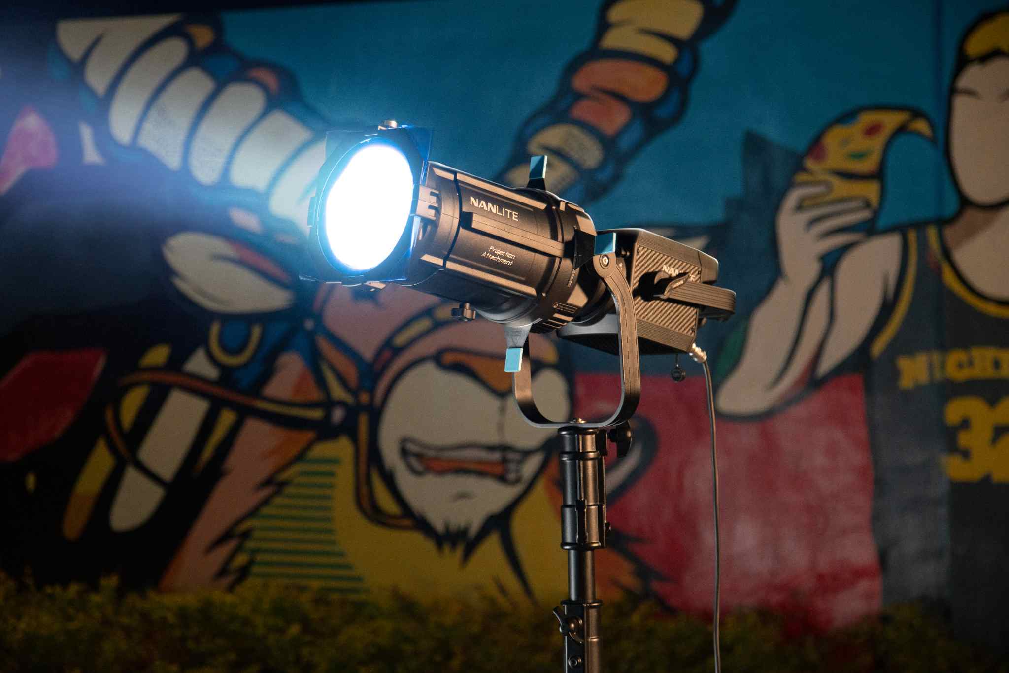 PJ-BM Projection Attachment with 19° Lens for Bowens Mount - Image 6